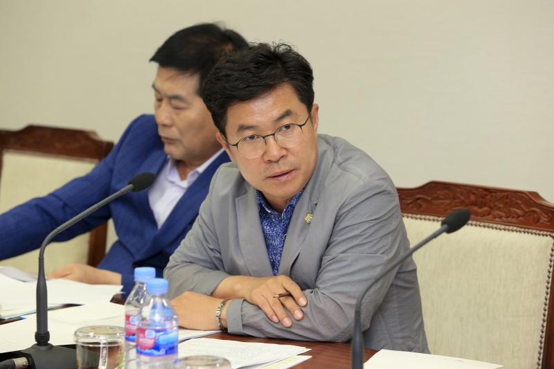20180904-025[AP7U0054-제225회 정례회 기획행정위원회 조례안 심사활동.JPG