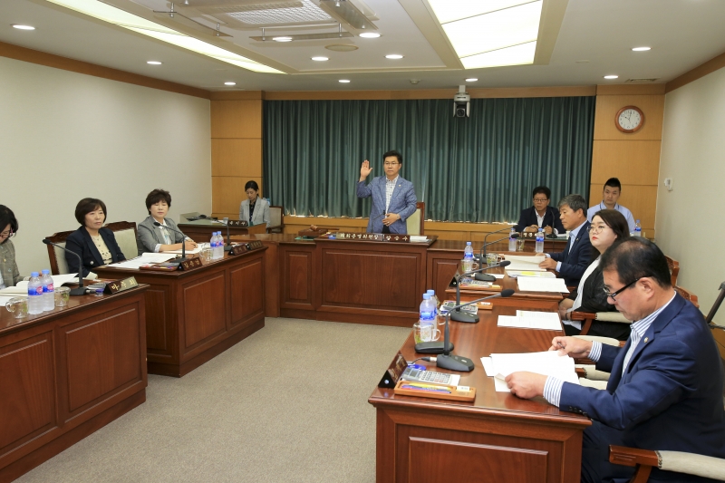 20180905-005[AP7U0129-제225회 정례회 의회운영위원회 소관 행정사무감사 활동.JPG