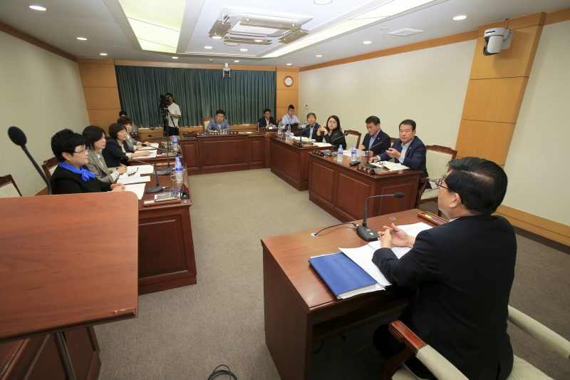 20180905-008[AP7U0162-제225회 정례회 의회운영위원회 소관 행정사무감사 활동.JPG