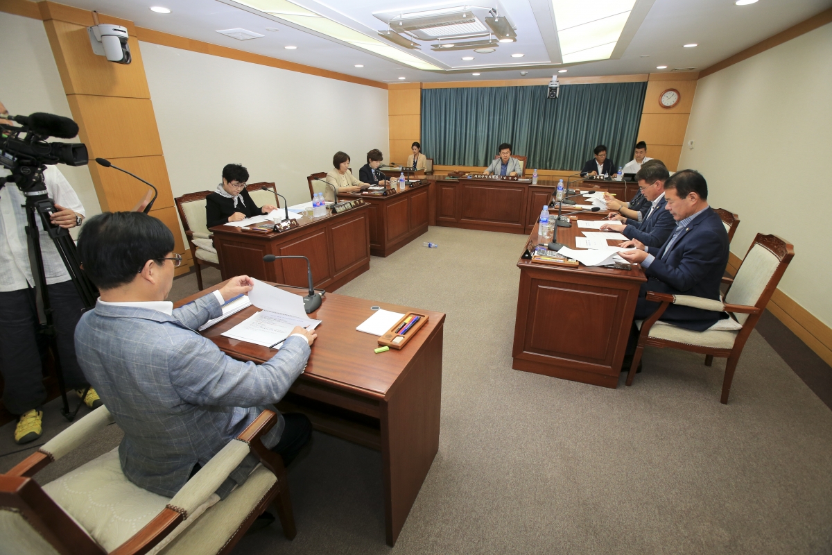 20180913-003[AP7U0664-제225회 정례회 의회운영위원회 소관 2017 회계연도 세입세출결산승인안 및 2018년도 제2회 추경예산안 예비심사 활동.JPG