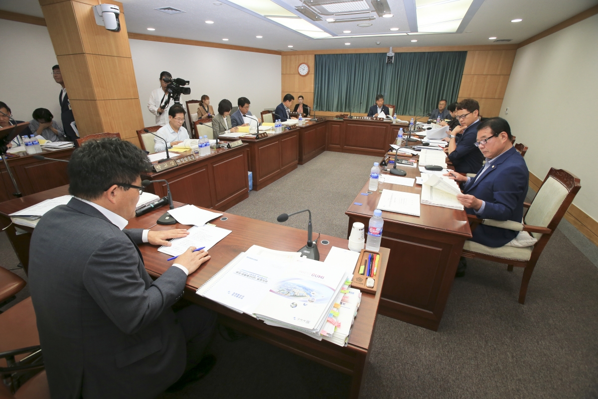 20180917-022[AP7U1179-제225회 정례회 산업건설위원회 소관 2018년도 추가경정예산안 예비심사.JPG