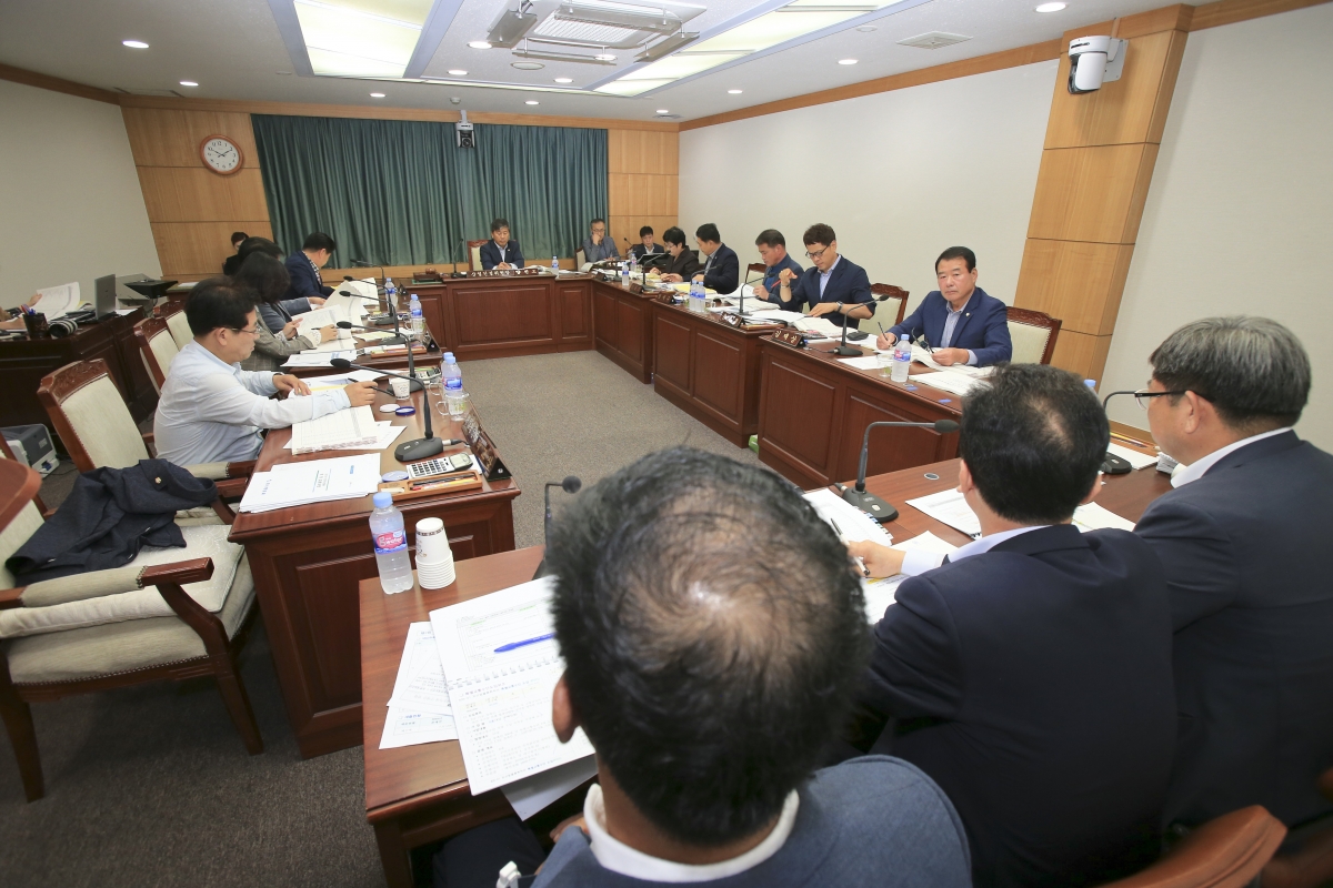 20180917-027[AP7U1195-제225회 정례회 산업건설위원회 소관 2018년도 추가경정예산안 예비심사.JPG