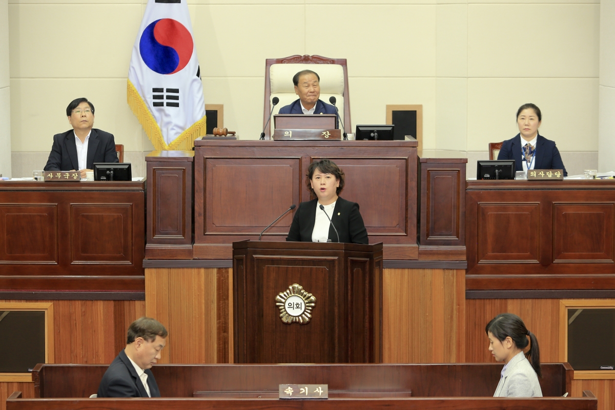20180928-037[AP7U2018-제225회 정례회 제2차 본회의시 이지연 의원 시정질문.JPG