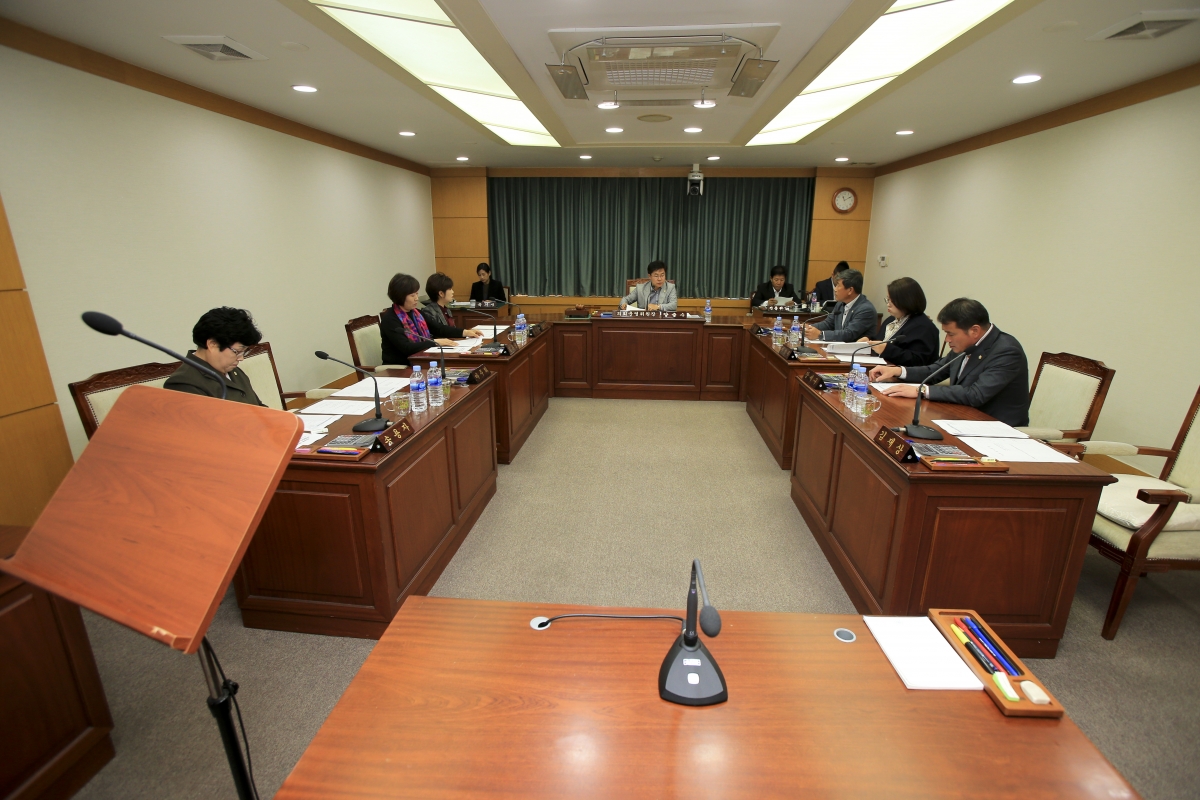 20181015-019[AP7U3162-폐회중 의회운영위원회 활동.JPG