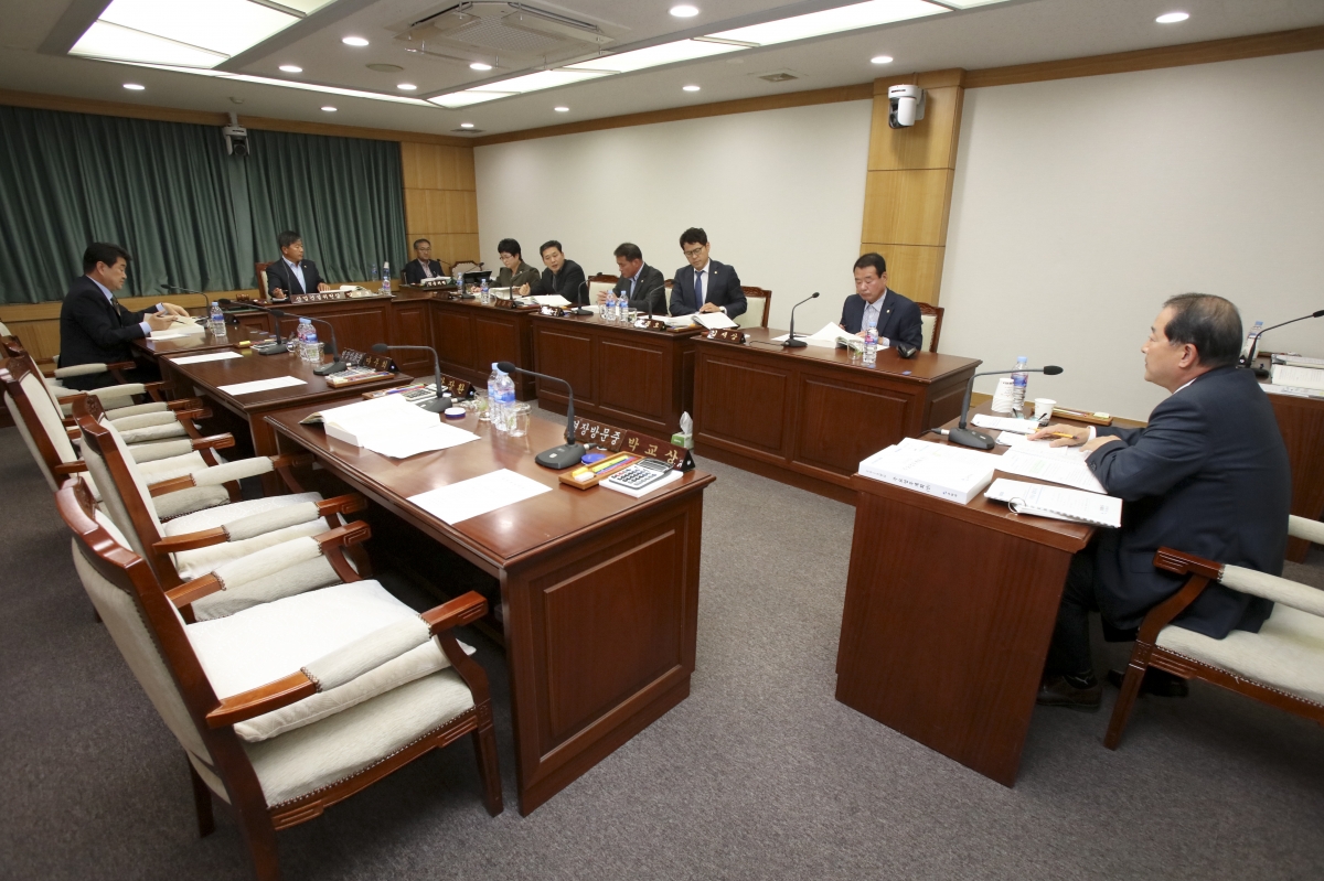 20181023-061[IMG_1724-제226회 임시회 산업건설위원회 소관 2019년도 주요업무계획안 청취.JPG