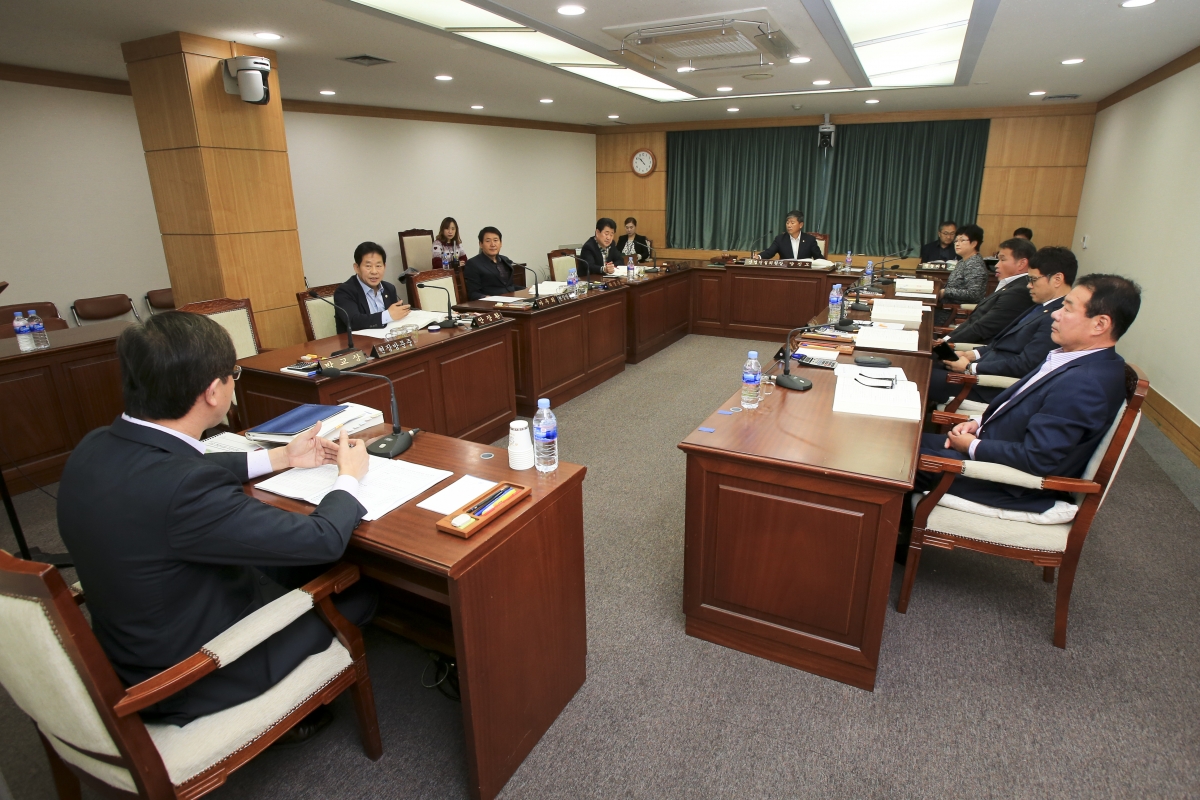 20181024-012[AP7U4248-제226회 임시회 산업건설위원회 소관 2019년도 주요업무계획안 청취.JPG