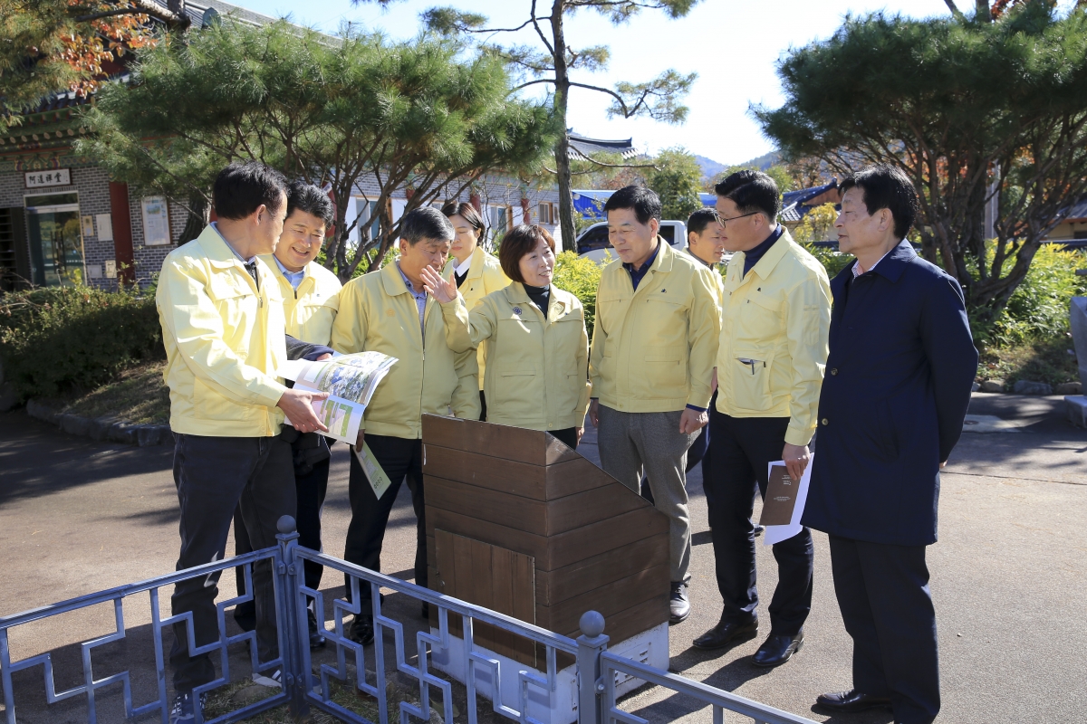20181030-036[AP7U5121-제226회 임시회시 전체의원 신라불교초전지 현장방문.JPG
