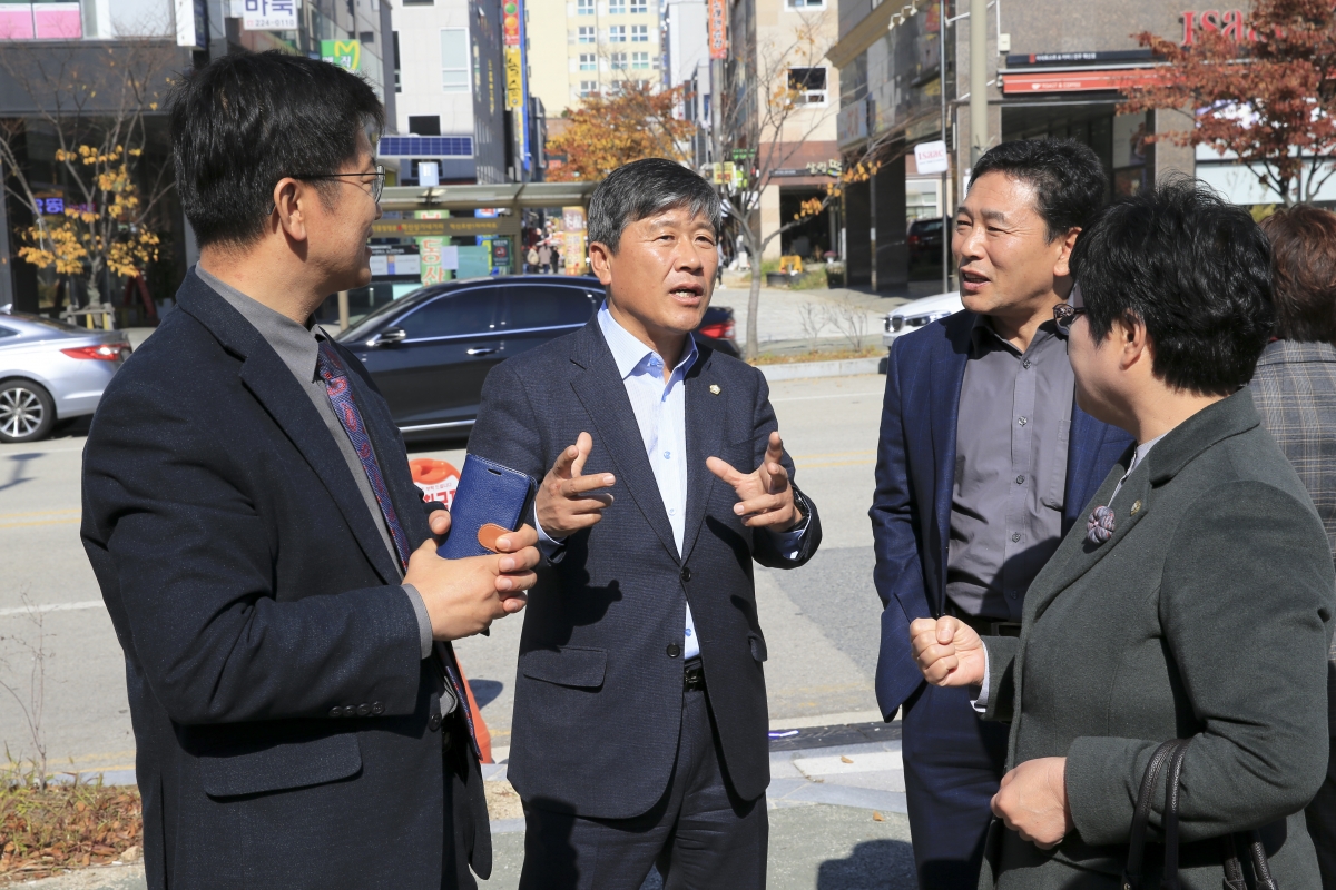 20181101-005[AP7U5526-구미시의회 의원 전북 완주군 로컬푸드 직매장 및 식당 시설 비교견학.JPG