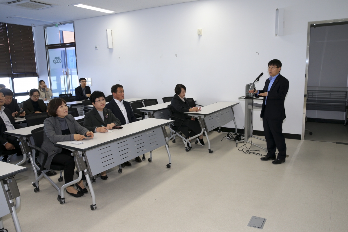 20181101-012[AP7U5560-구미시의회 의원 전북 완주군 로컬푸드 직매장 및 식당 시설 비교견학.JPG