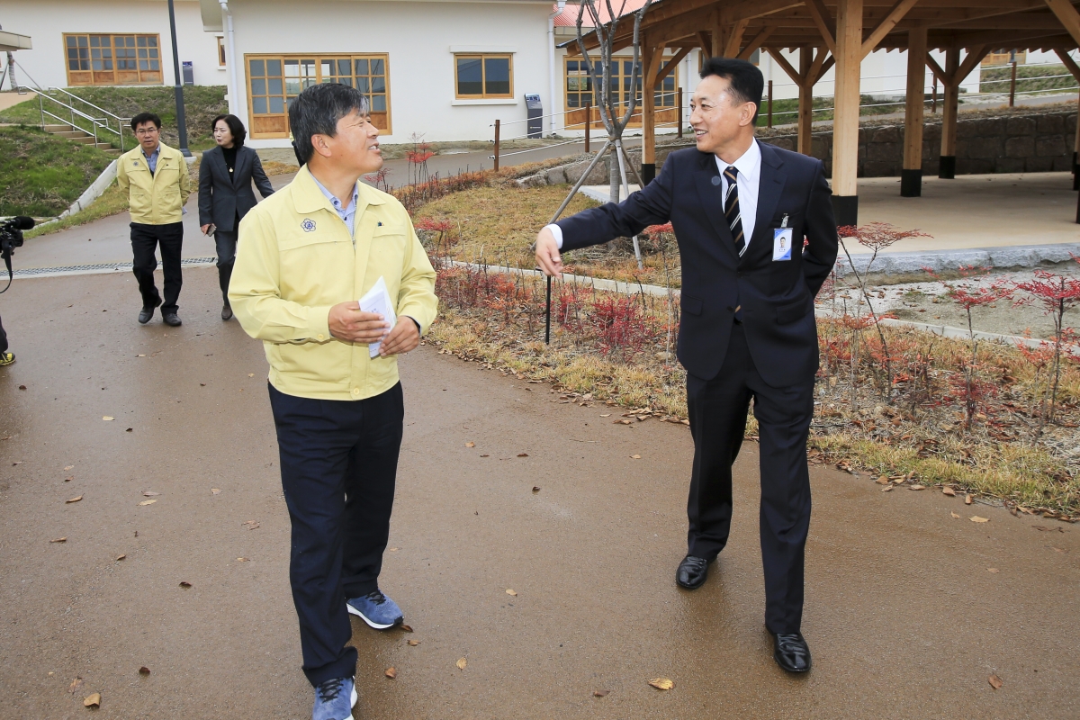 20181107-136[AP7U6227-구미시의회 의원 새마을운동테마공원 현장방문.JPG