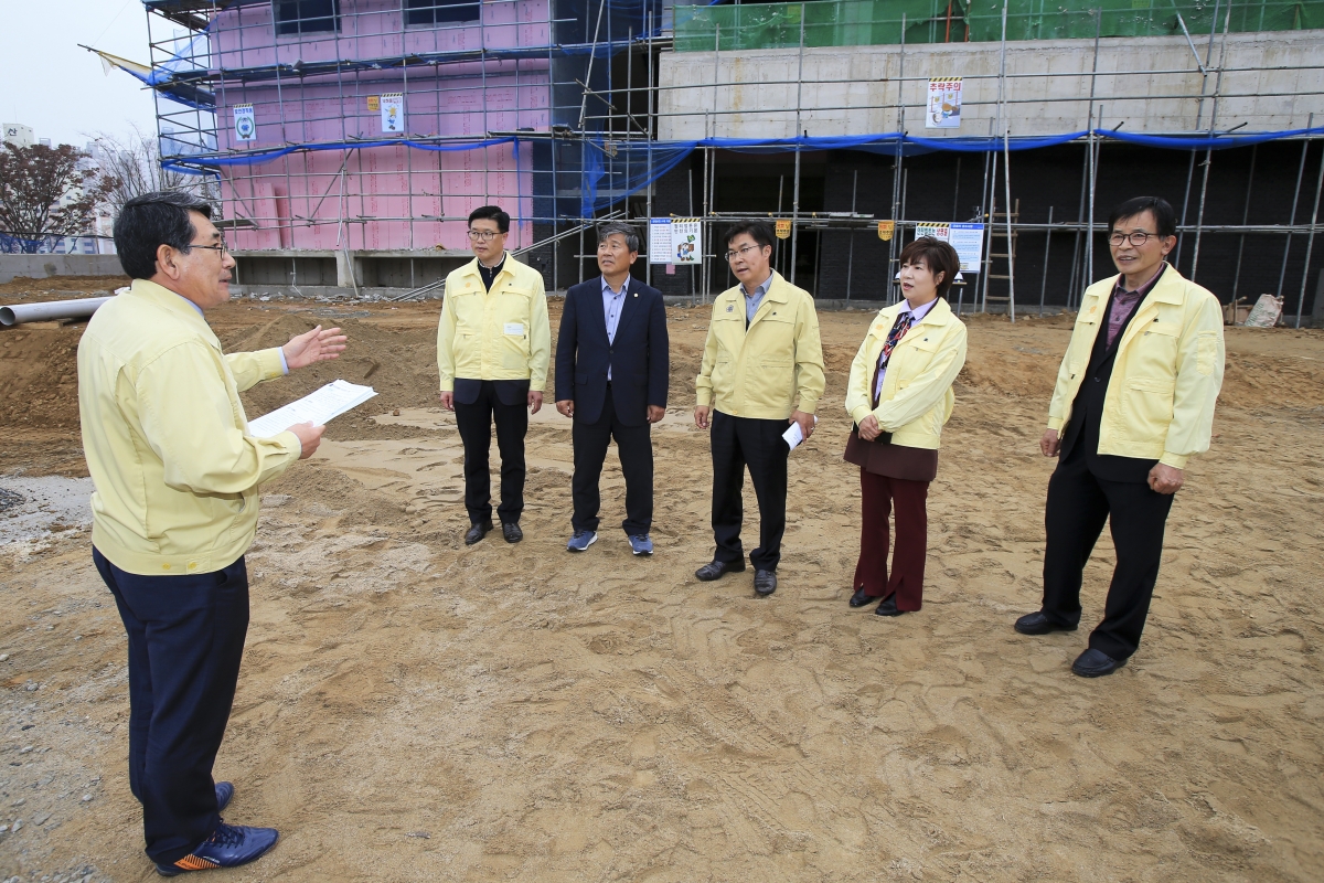 20181107-139[AP7U6235-구미시의회 의원 박정희대통령 역사자료관 공사 현장방문.JPG