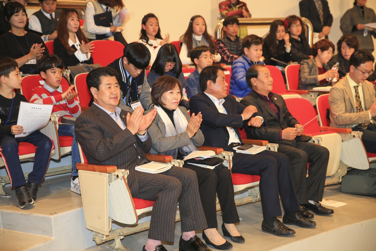20181116-023[AP7U6855-제12회 올해의 책 북 콘서트.jpg