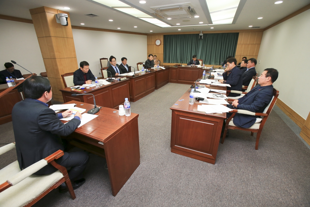 20181128-045[AP7U8627-제227회 제2차 정례회 산업건설위원회 조례안 심사활동.jpg