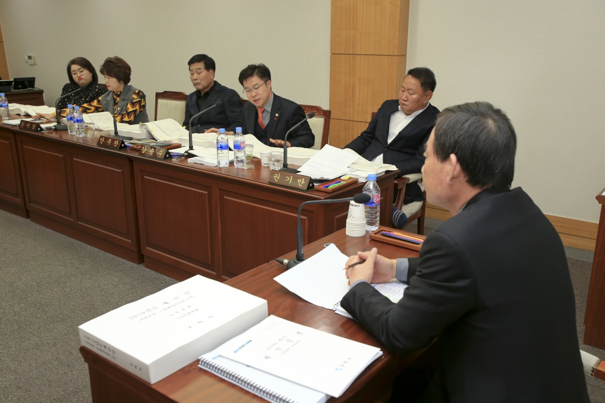 20181129-007[AP7U8677-제227회 제2차 정례회 기획행정위원회 2019년도 예산안 및 기금운용계획안 예비심사.jpg