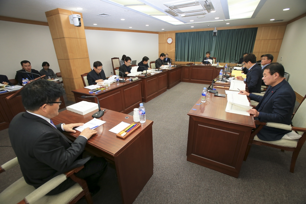 20181129-015[AP7U8651-제227회 제2차 정례회 산업건설위원회 2019년도 예산안 및 기금운용계획안 예비심사.jpg