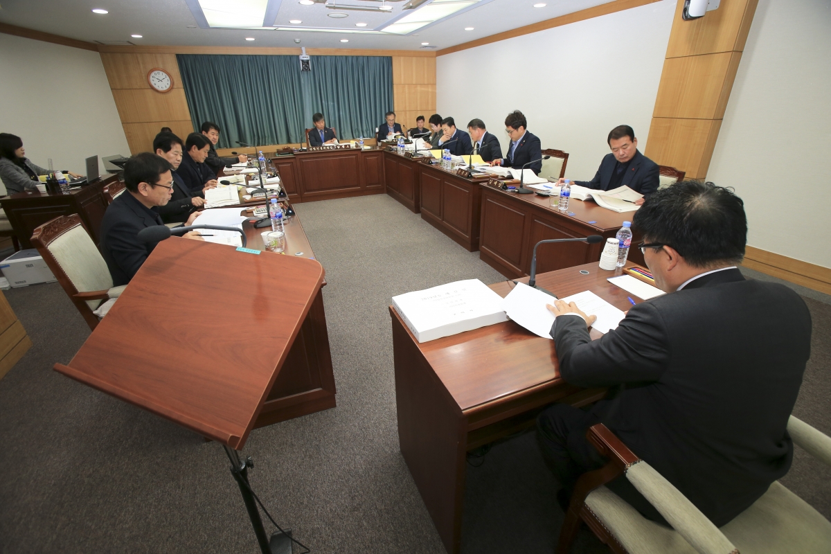 20181129-014[AP7U8648-제227회 제2차 정례회 산업건설위원회 2019년도 예산안 및 기금운용계획안 예비심사.jpg