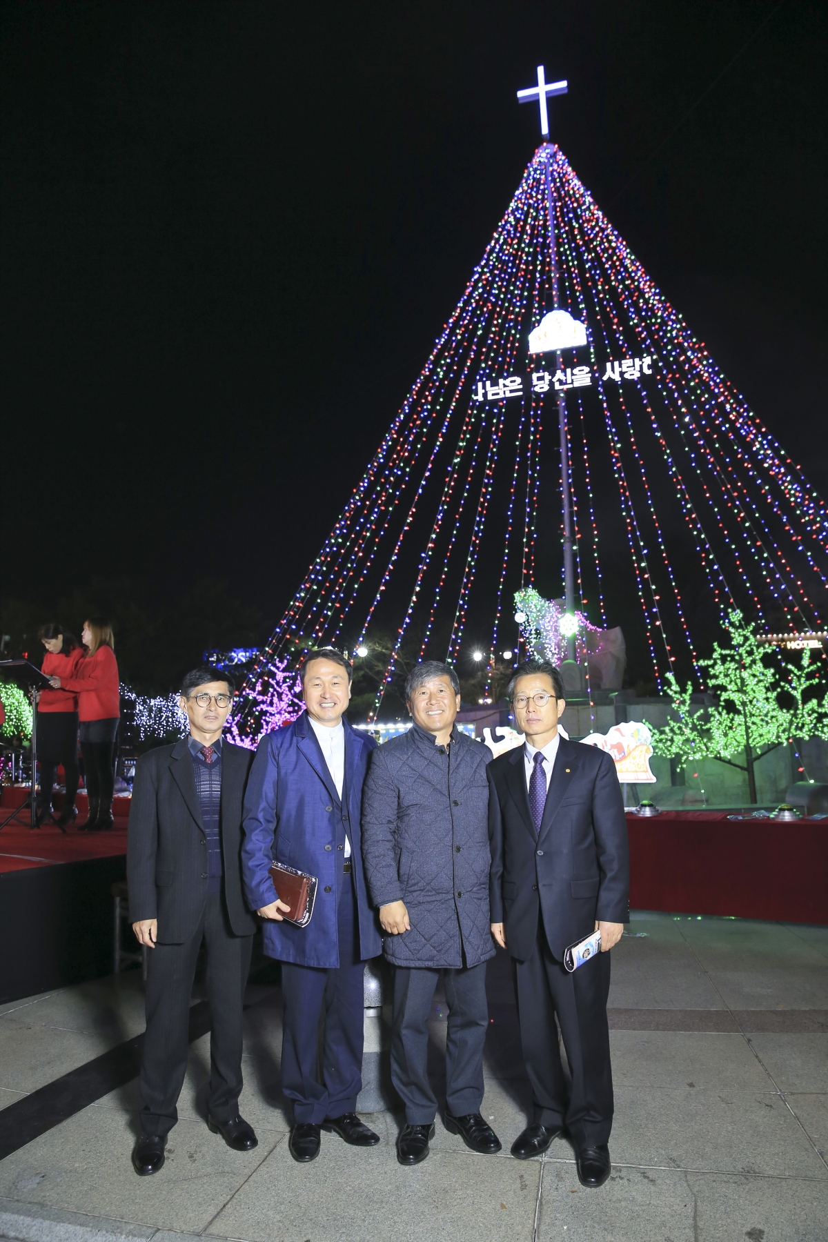 20181202-021[AP7U8871-2018 성탄 트리 점등 축하감사예배.jpg