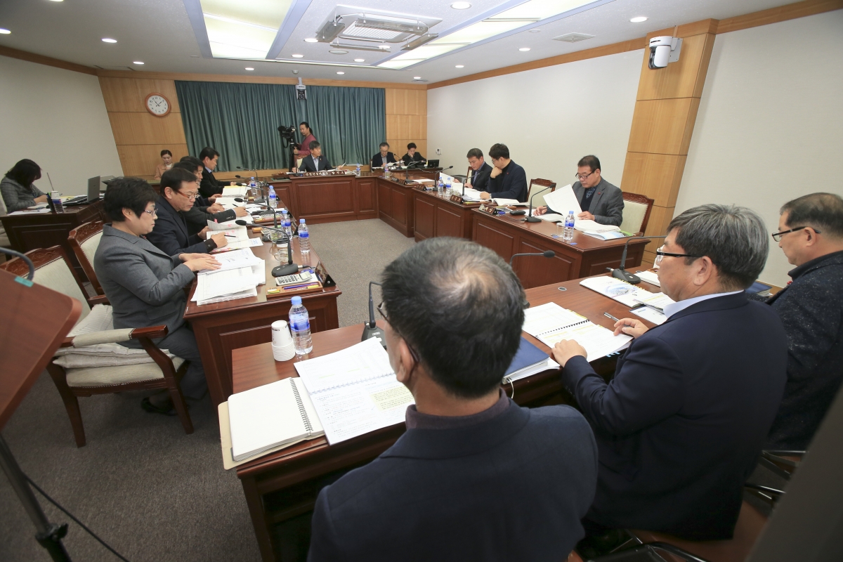 20181212-020[AP7U9517-제227회 제2차 정례회 산업건설위원회 소관 제3회 추가경정예산안 예비심사 활동.jpg