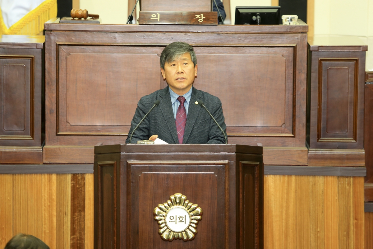 20190124-018[AP7U1391-제228회 임시회 제1차 본회의시 양진오 산업건설위원장 SK 하이닉스 반도체 특화 클러스터 구미유치를 위한 결의문 채택의건 제안설명.jpg