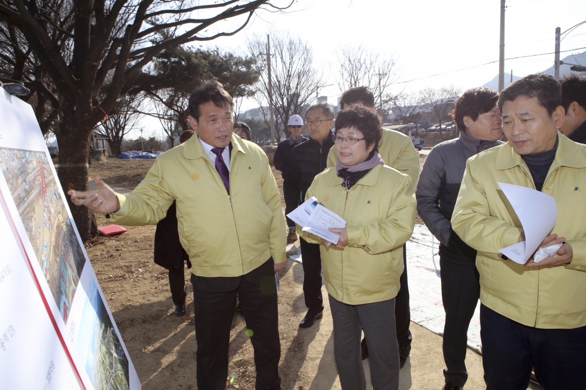 20190125-035[IMG_2932-제228회 임시회 산업건설위원회 시민운동장 진입도로 개설공사 현장 방문.jpg