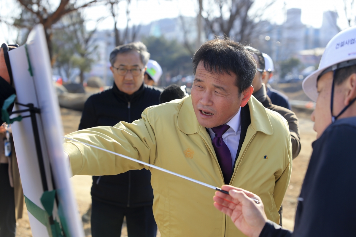 20190125-051[AP7U1578-제228회 임시회 산업건설위원회 시민운동장 진입도로 개설공사 현장 방문.jpg