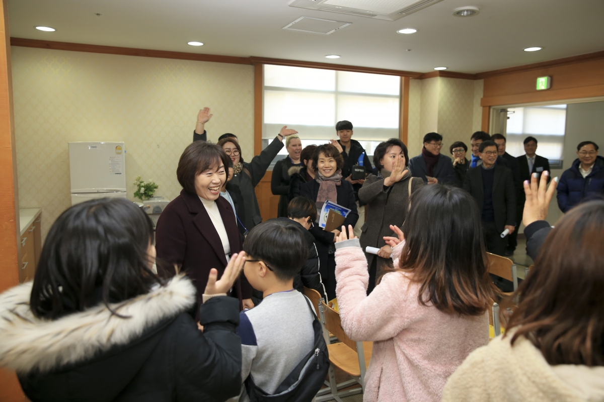 20190129-036[AP7U2061-제228회 임시회 기획행정위원회 대구경북영어마을 현장방문.jpg