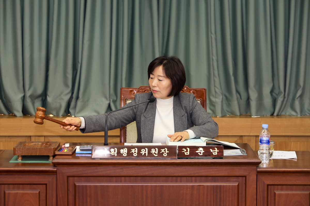 20190128-005[AP7U1894-제228회 임시회 기획행정위원회 소관 2019년도 주요업무 보고 청취.jpg