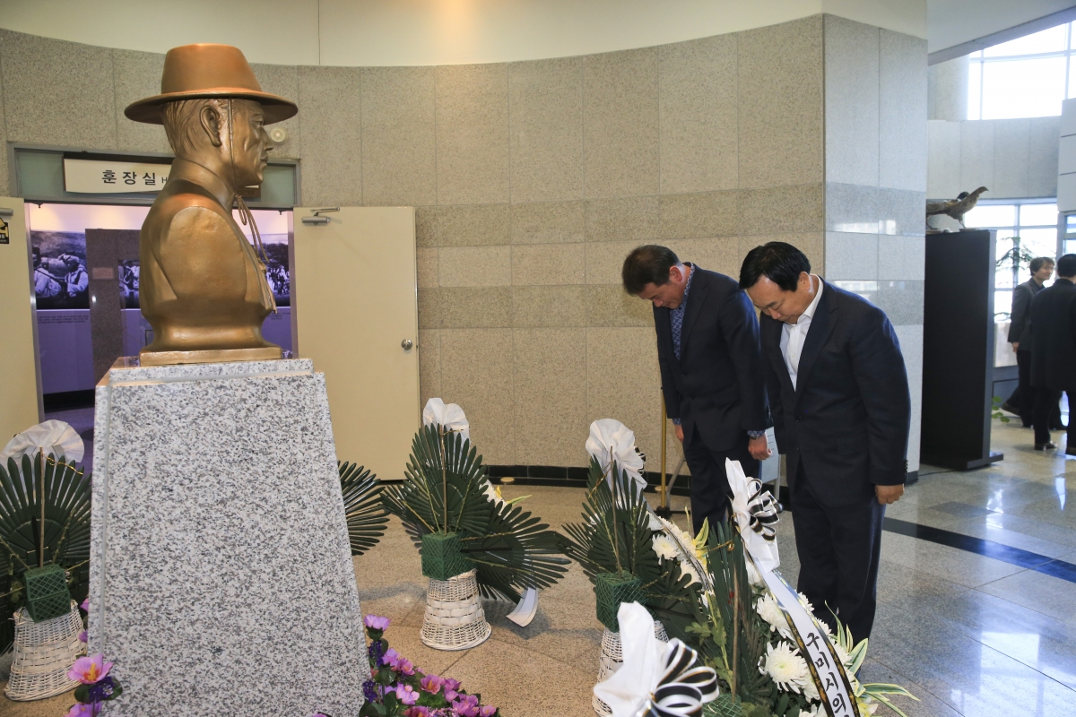 20190301-011[AP7U3045-3.1절 기념 왕산 허위선생 추념.jpg