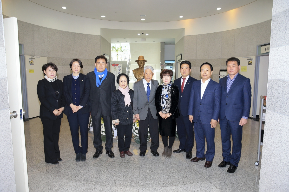20190301-021[AP7U3064-3.1절 기념 왕산 허위선생 추념.jpg