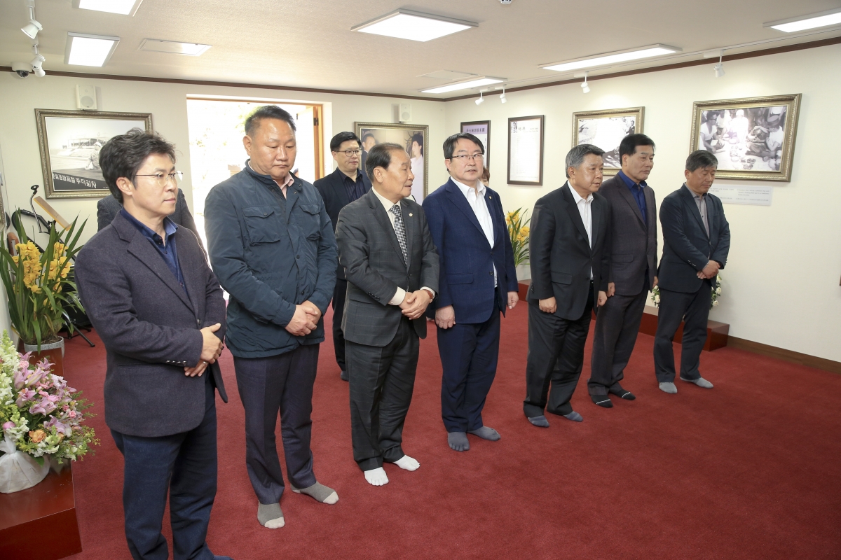 20190301-095[AP7U3225-3.1절 기념 박정희 대통령 생가 추념.jpg