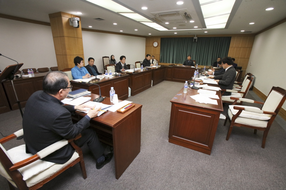 20190311-032[IMG_3341-제229회 임시회 산업건설위원회 조례안 심사활동.jpg