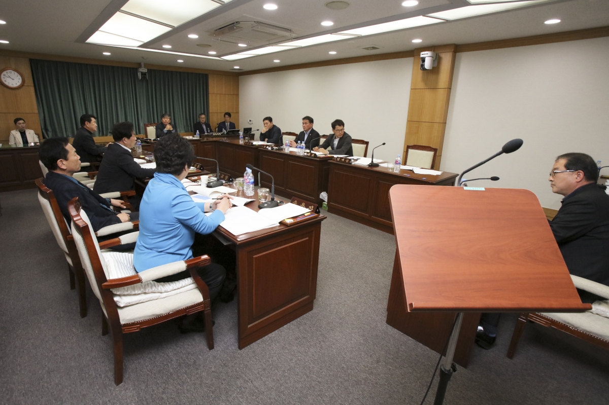 20190311-035[IMG_3339-제229회 임시회 산업건설위원회 조례안 심사활동.jpg