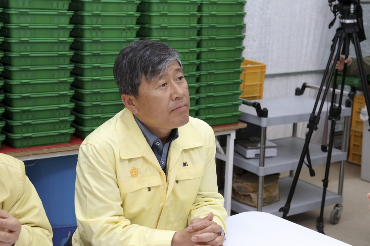 20190311-063[IMG_3418-제229회 임시회 산업건설위원회 딸기 고설재배 농가 현장방문.jpg