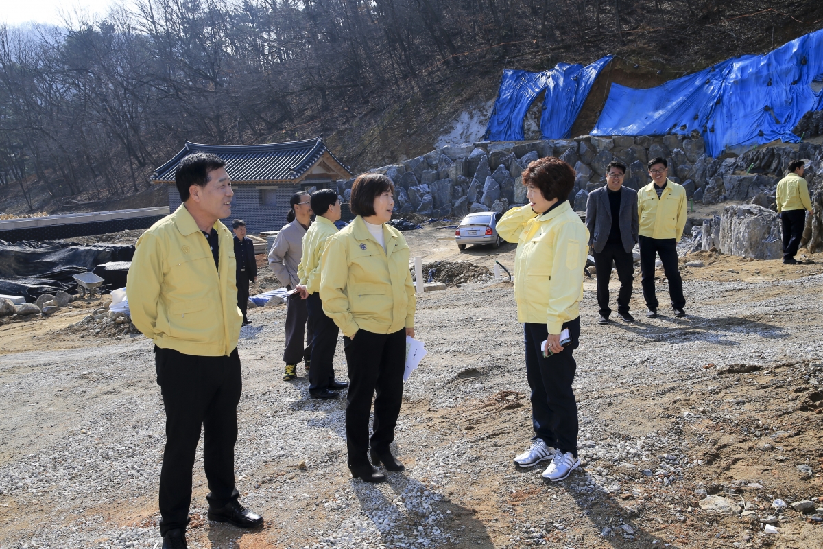 20190312-008[AP7U3556-제229회 임시회 기획행정위원회 금오산 역사문화디지털관 공사현장 방문.jpg