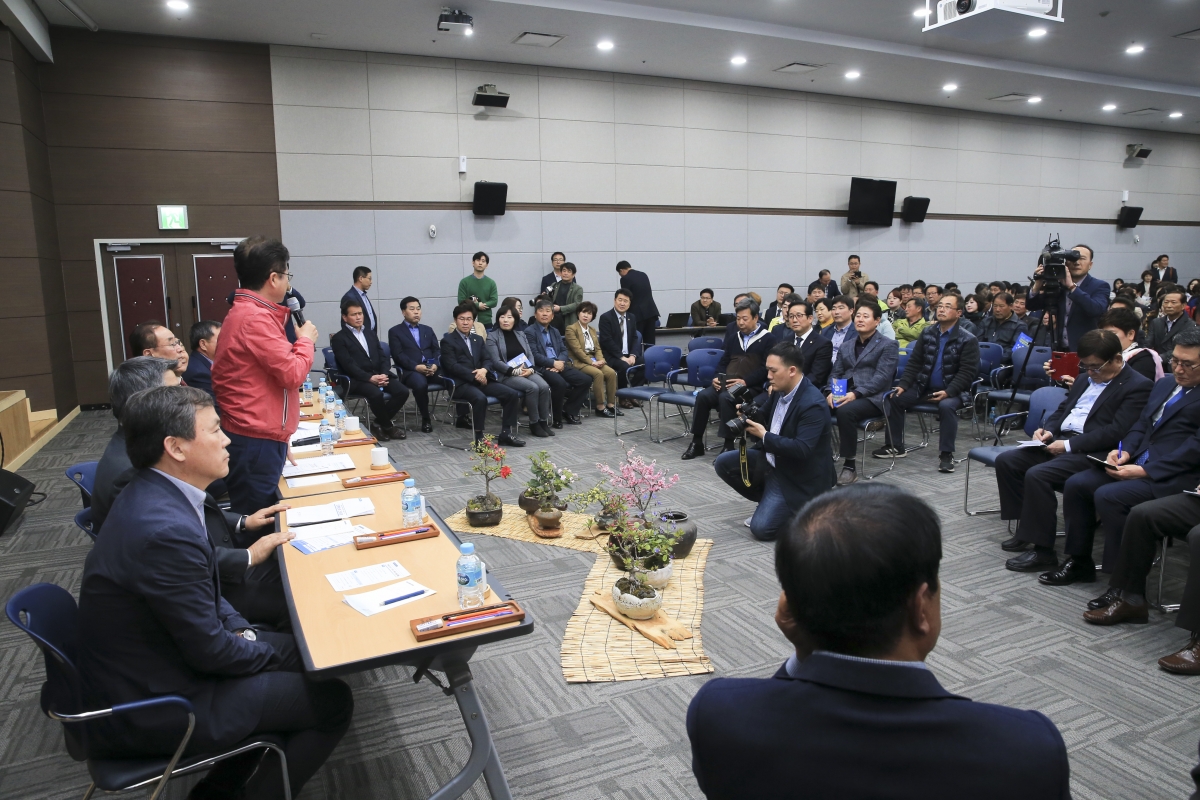 20190403-017[AP7U4779-이철우 경북도지사 현장소통 간담회.jpg
