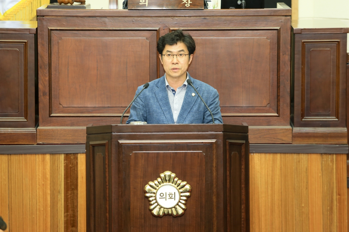 20190425-029[AP7U6418-제230회 임시회 제1차 본회의시 강승수 의회운영위원장 예산결산특별위원회 구성결의안 제안설명.jpg