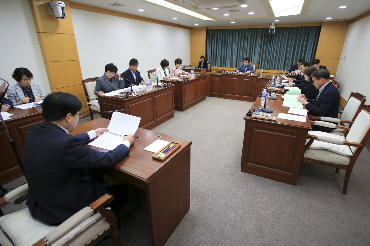 20190426-002[AP7U6457-제230회 임시회 의회운영위원회 소관 2019년도 제1회 추가경정예산안 예비심사.jpg