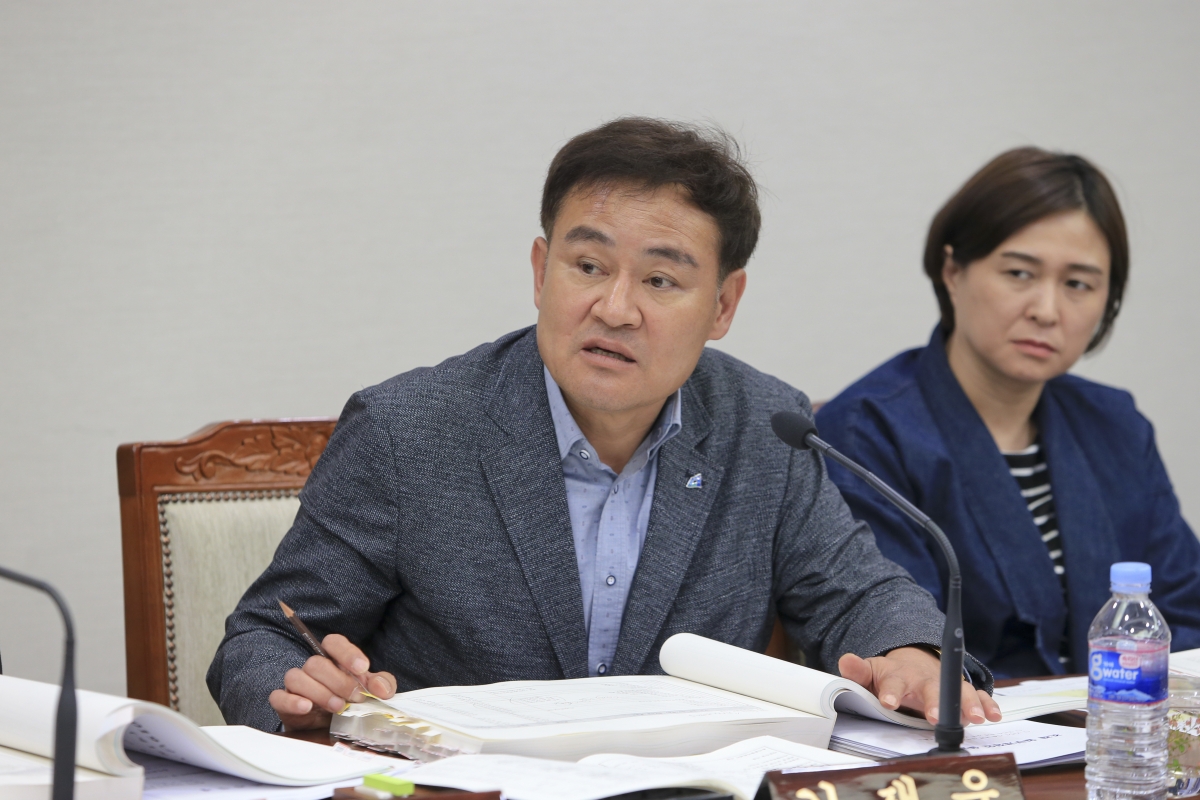 20190426-034[AP7U6579-제230회 임시회 기획행정위원회 소관 2019년도 제1회 추가경정예산안 예비심사.jpg