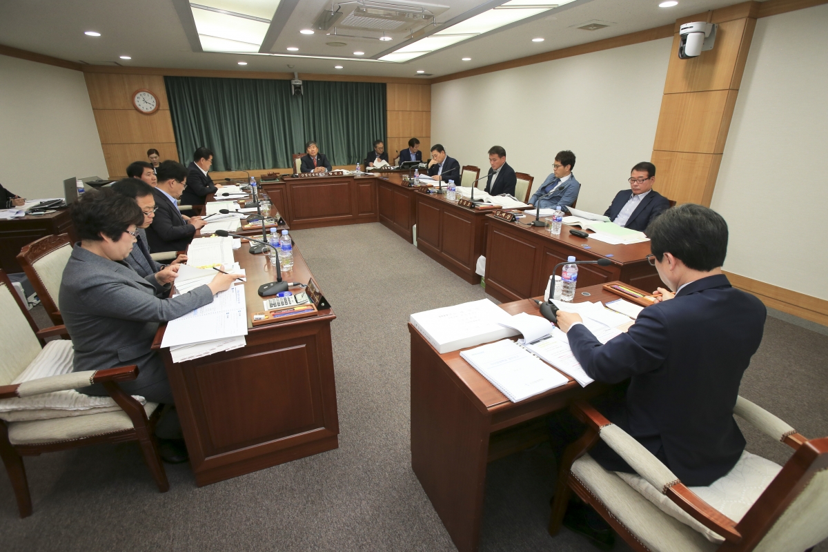 20190426-047[AP7U6518-제230회 임시회 산업건설위원회 소관 2019년도 제1회 추가경정예산안 예비심사.jpg