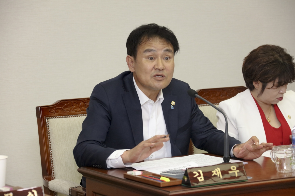 20190509-047[IMG_4048-폐회중 제3차 행정사무조사특별위원회 활동.jpg
