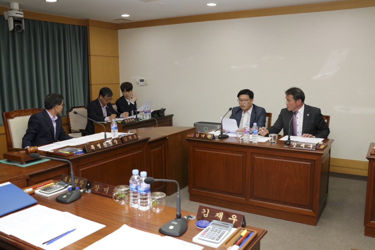 20190509-067[IMG_4097-폐회중 제3차 행정사무조사특별위원회 활동.jpg