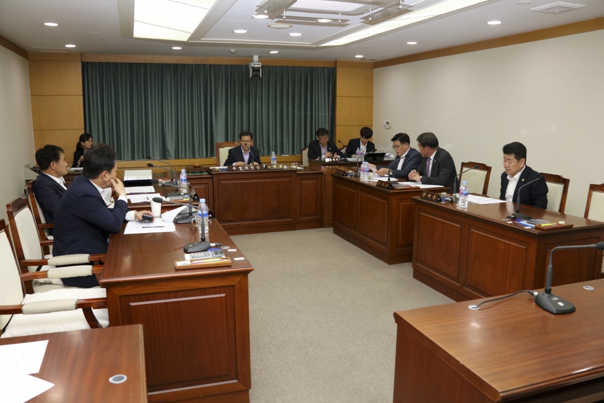 20190509-041[IMG_4080-폐회중 제3차 행정사무조사특별위원회 활동.jpg