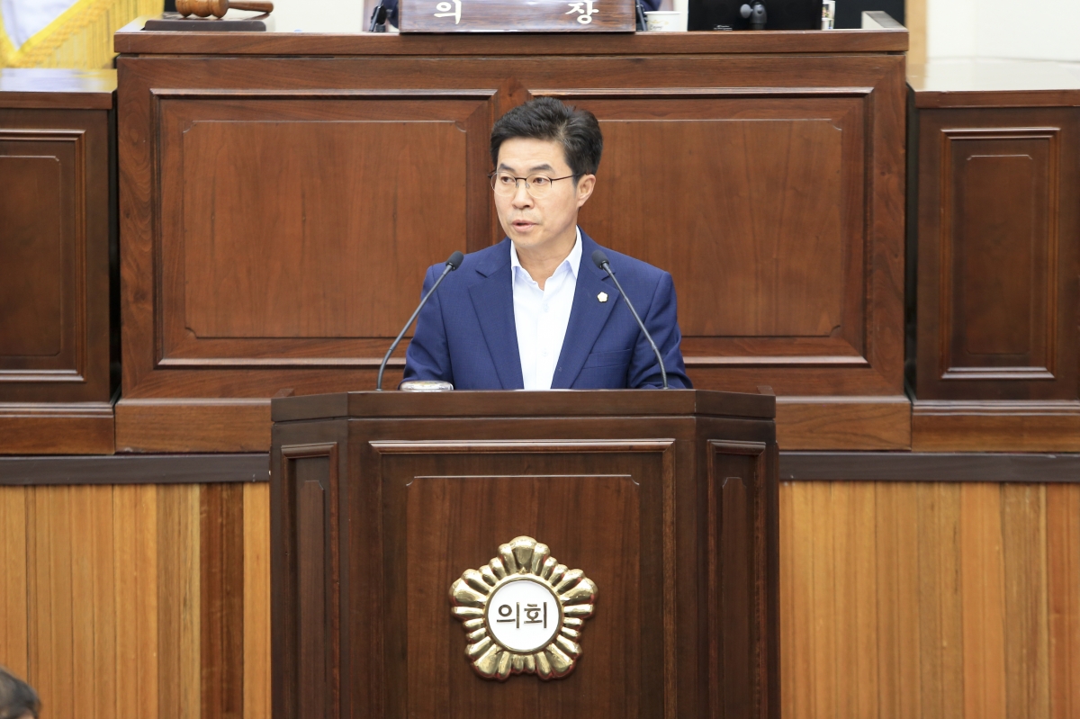 20190603-028[AP7U8511-제231회 정례회 제1차 본회의시 강승수 의회운영위원장 예산결산특별위원회 구성결의안 제안설명.jpg