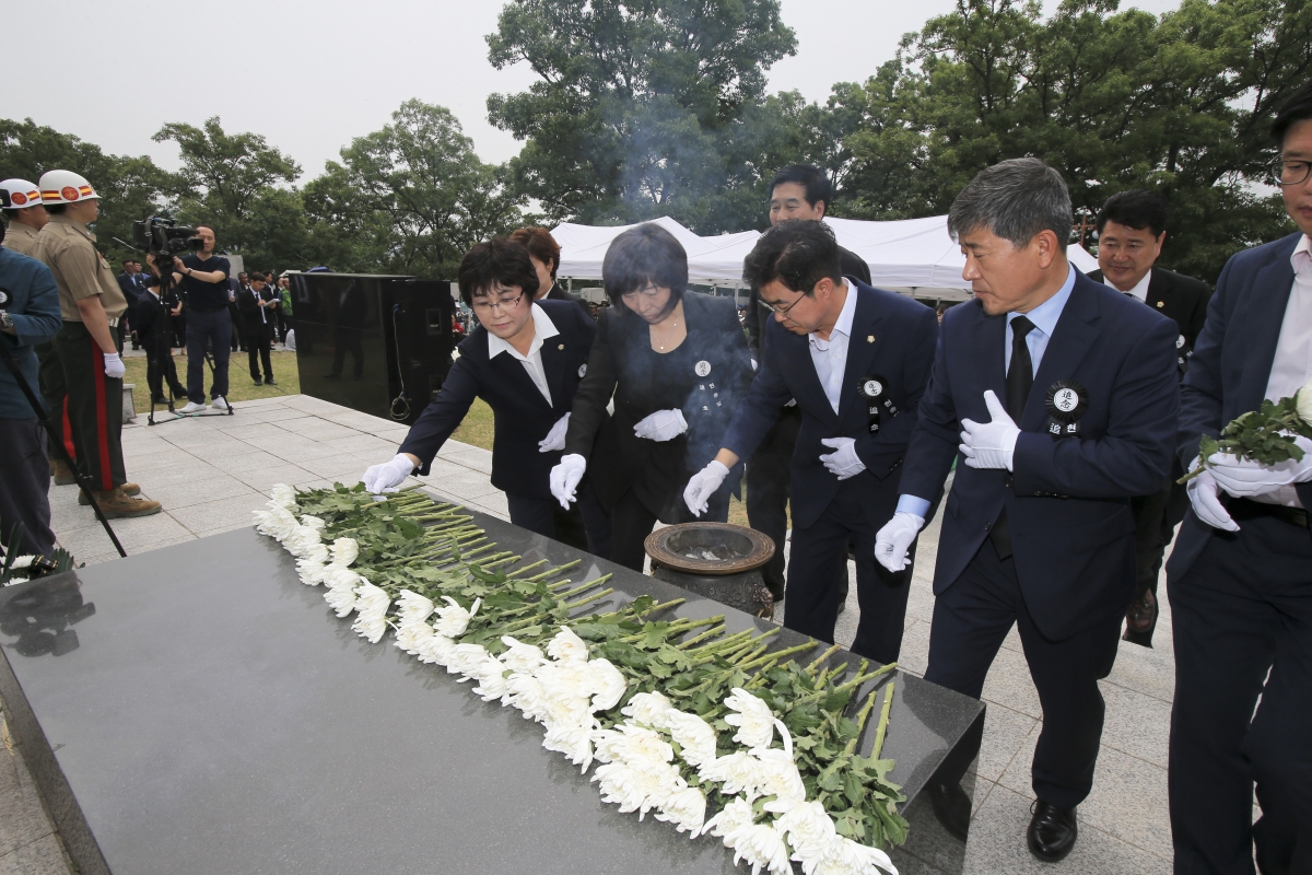 20190606-064[AP7U9049-제64회 현충일 추념식.jpg