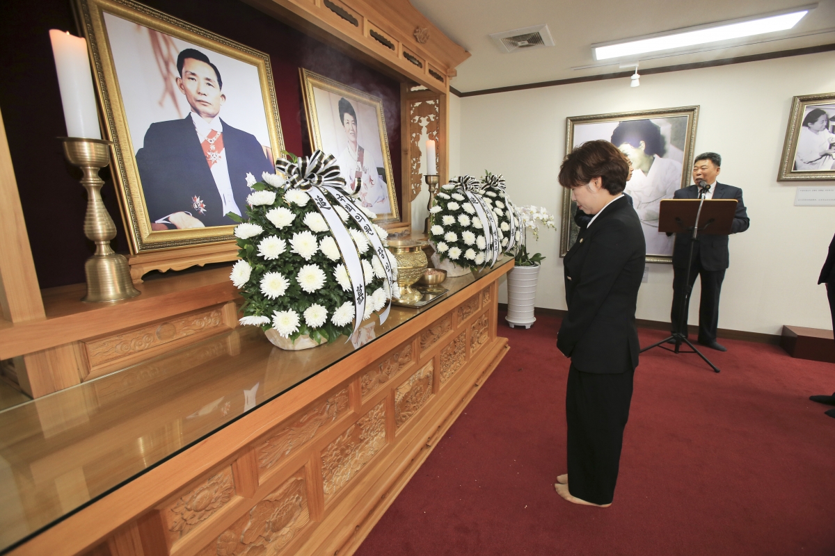 20190606-022[AP7U8984-제64회 현충일 추념 박대통령 생가 참배.jpg