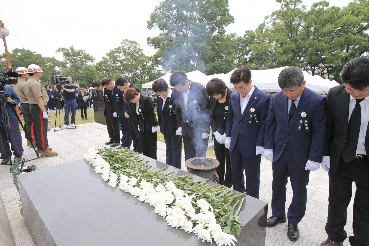 20190606-075[AP7U9065-제64회 현충일 추념식.jpg