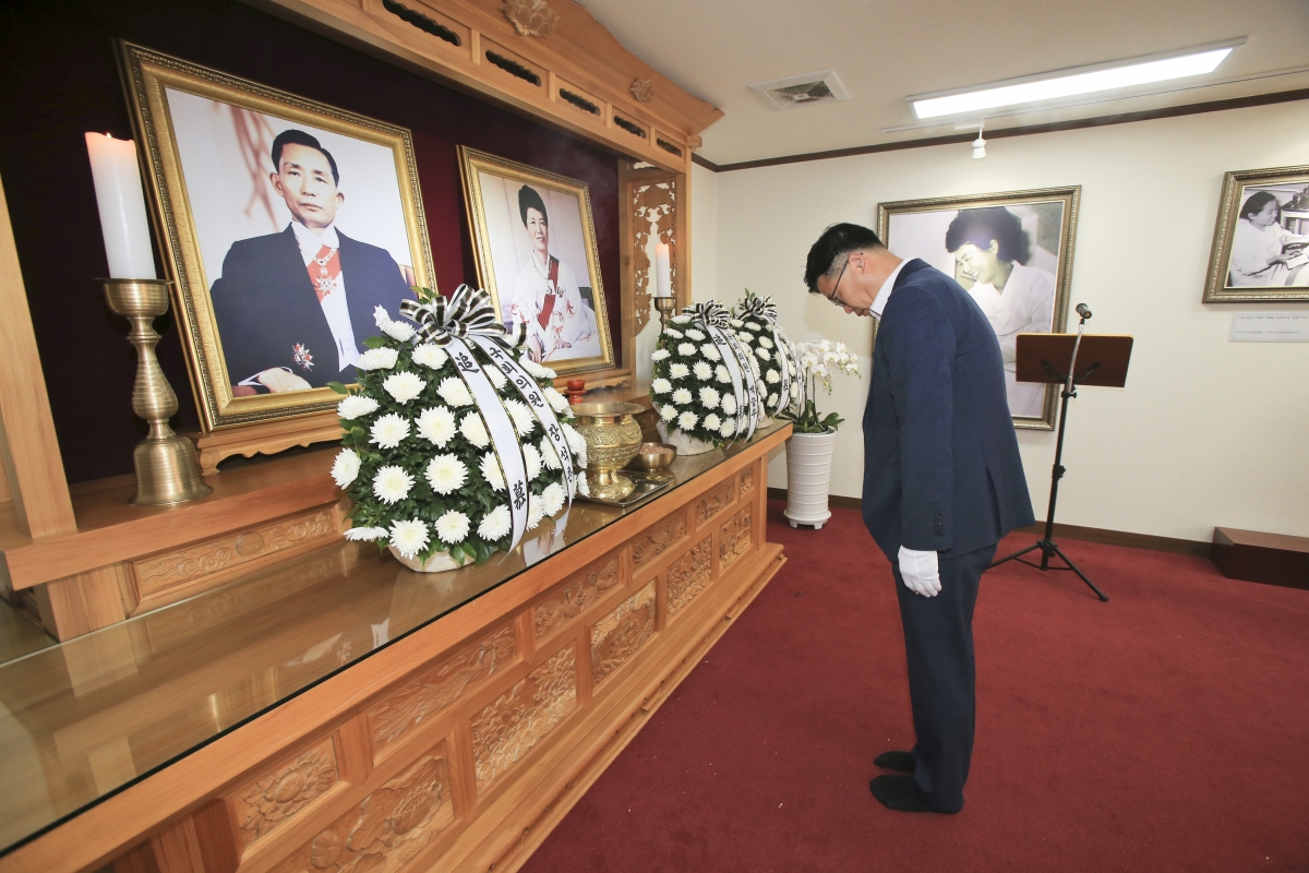20190606-027[AP7U8996-제64회 현충일 추념 박대통령 생가 참배.jpg