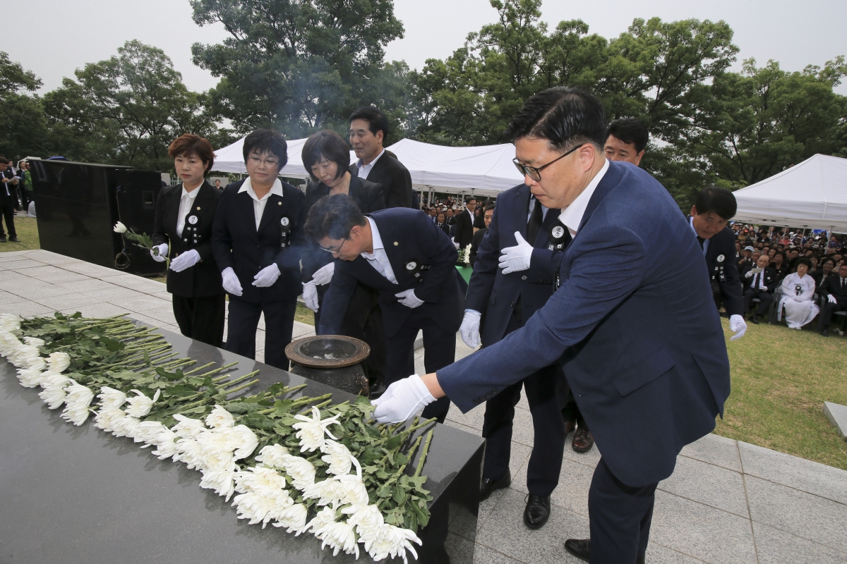 20190606-065[AP7U9050-제64회 현충일 추념식.jpg