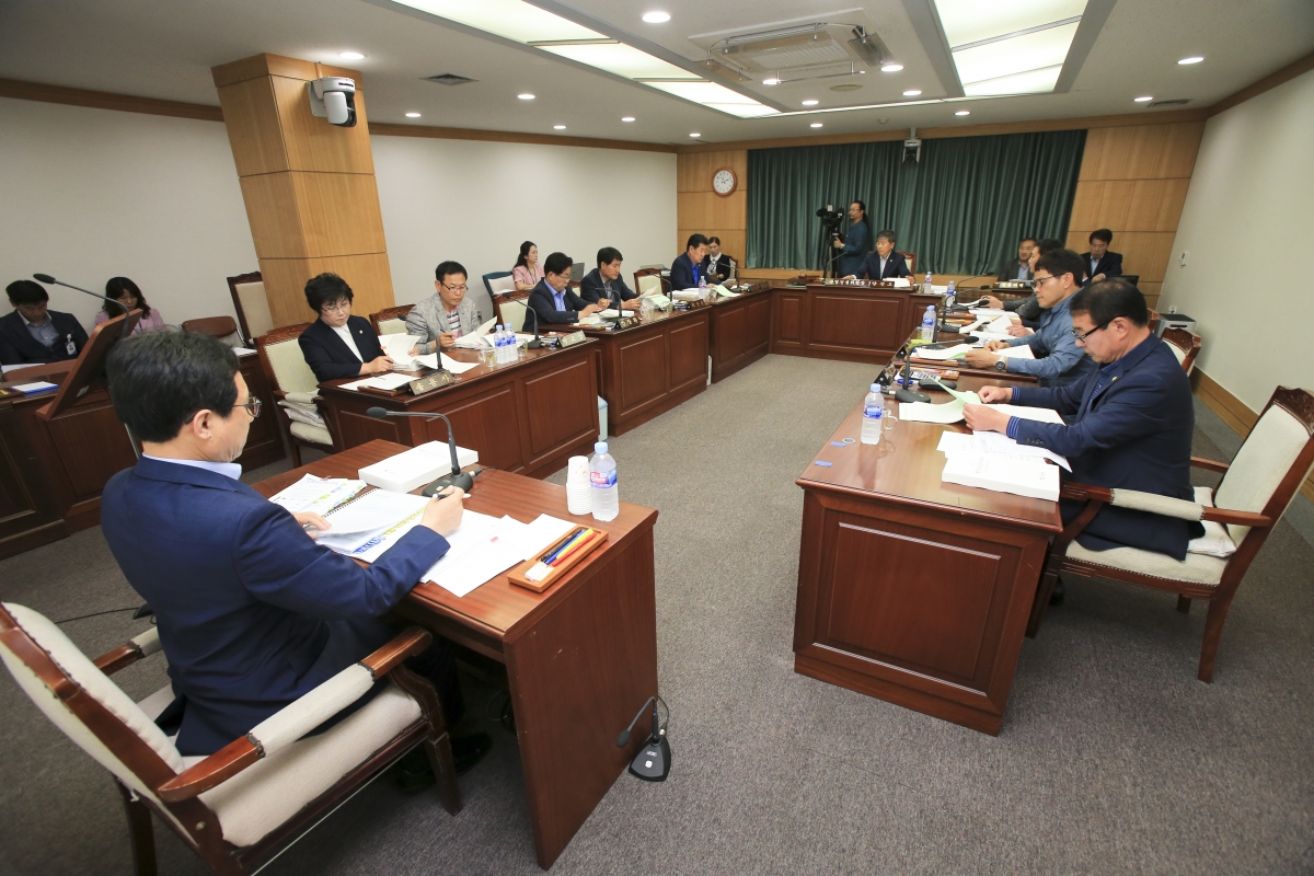 20190604-068[AP7U8641-제231회 정례회시 산업건설위원회 소관 행정사무감사 활동.jpg