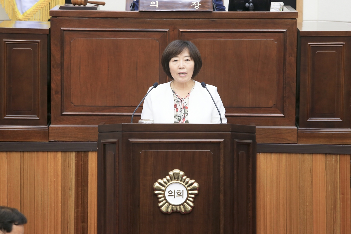 20190624-039[AP7U9539-제231회 정례회 제2차 본회의시 김춘남 기획행정위원장 상임위원회 2019년도 행정사무감사 결과보고.jpg